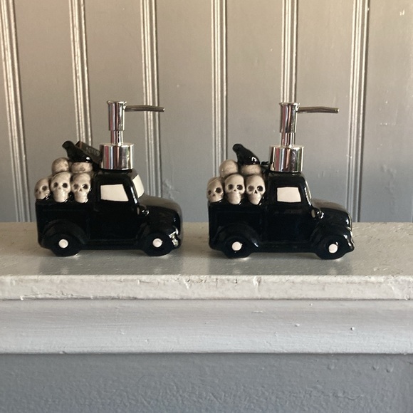 NWT- Set of 2- 10.9oz- Black Ceramic Trick or Treat Truck Soap Dispensers 💀🐦‍⬛ - Picture 6 of 16